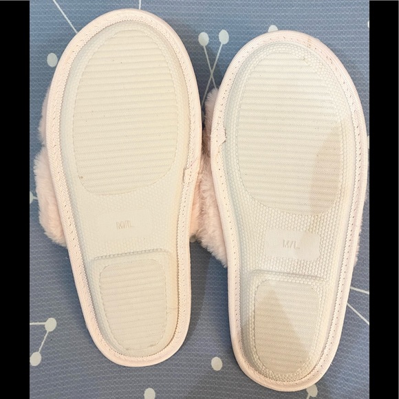 EUC Splendid Faux Fur Crisscross Slippers - Picture 3 of 5